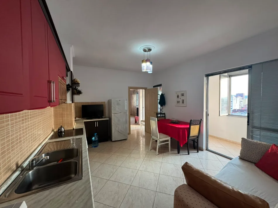 Tirane, jepet me qera apartament 2+1+Ballkon Kati 9, 110 m² 700 € (Rruga Fortuzi, Perballe Ministrise se Drejtesise)