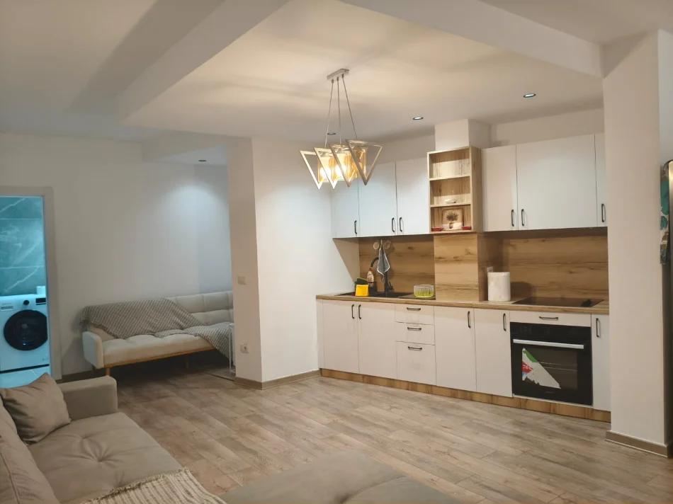 Tirane, jepet me qera apartament 1+1+Aneks+Ballkon , 60 m² 600 € (liqeni i thate , Kopshti Botanik)