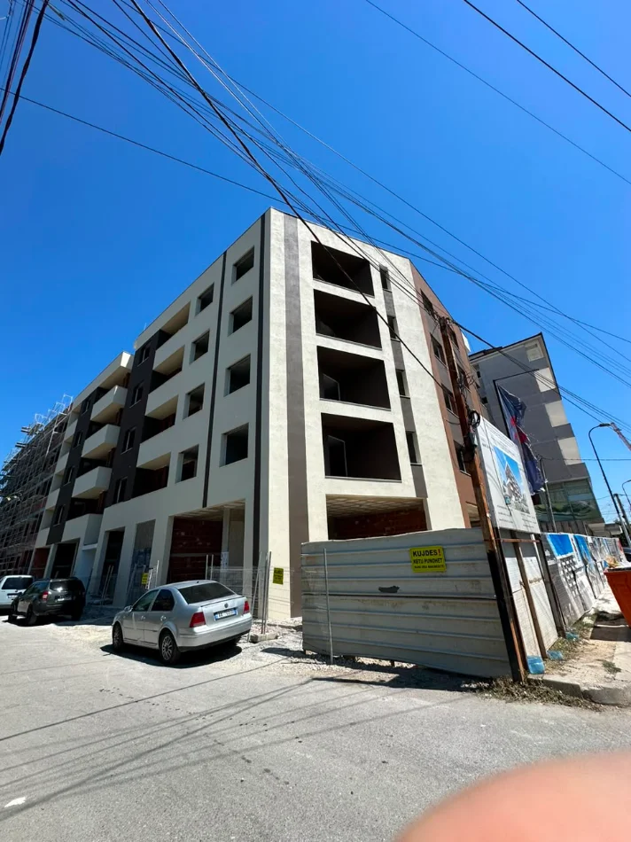 Tirane, shitet apartament 2+1+Ballkon Kati 4, 97 m² 82.450 € (Kamez Rruga " OSBE ")