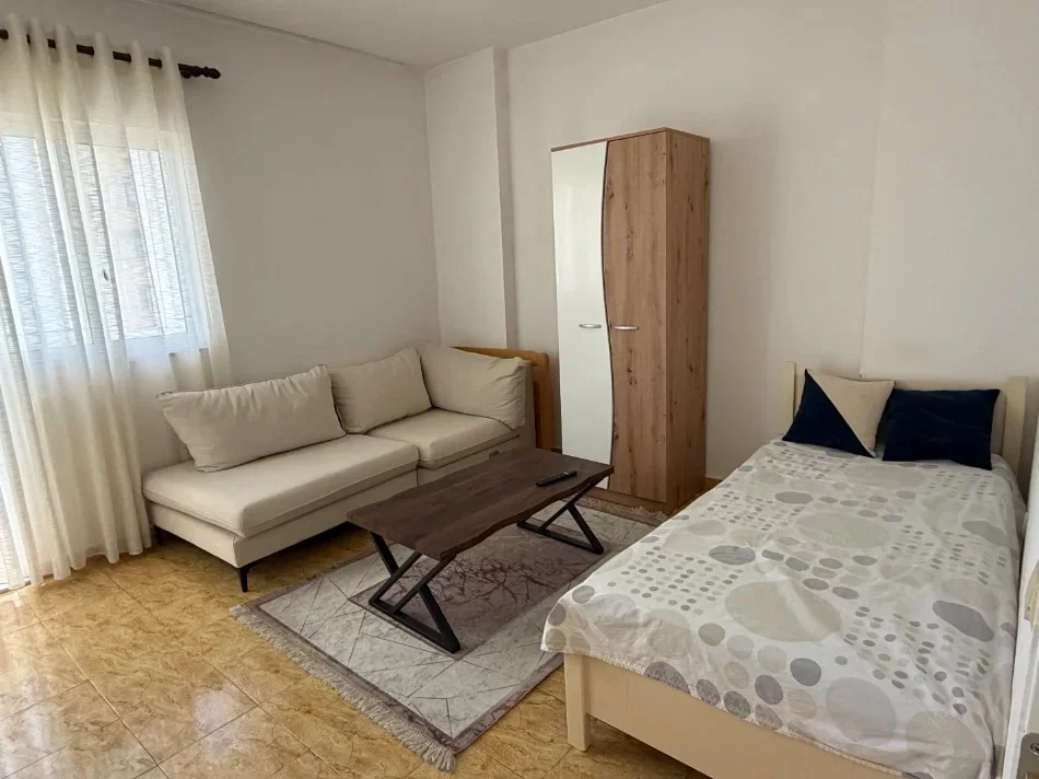 Tirane, jepet me qera apartament 2+1 Kati 4, 70 m² 600 € 