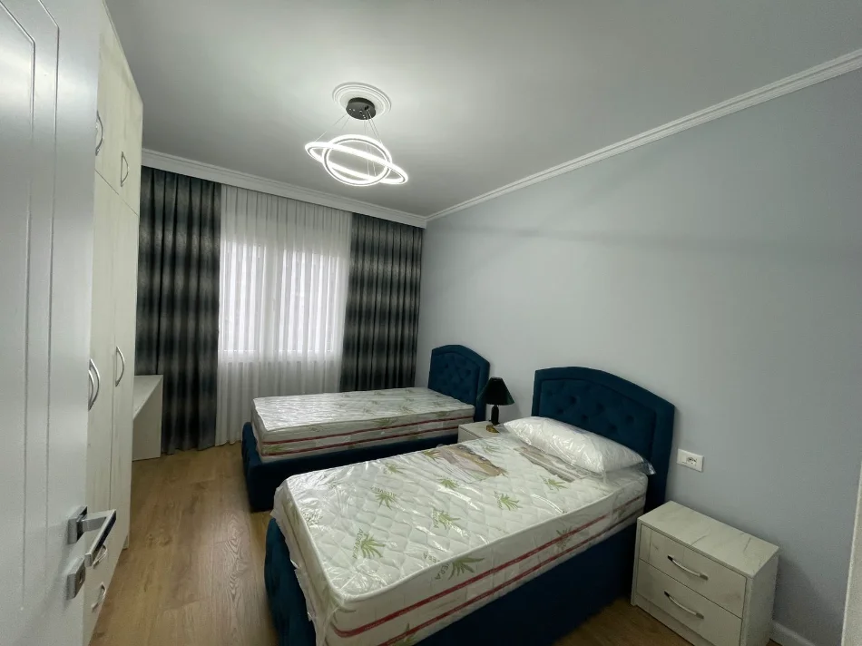 Tirane, jepet me qera apartament 2+1+2+Parkim, Kati 4, 120 m² 970 € (Zogu i Zi)
