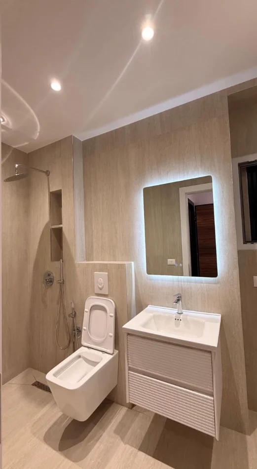 Tirane, jepet me qera zyre Kati 4, 75 m² 700 € (21 Dhjetori)