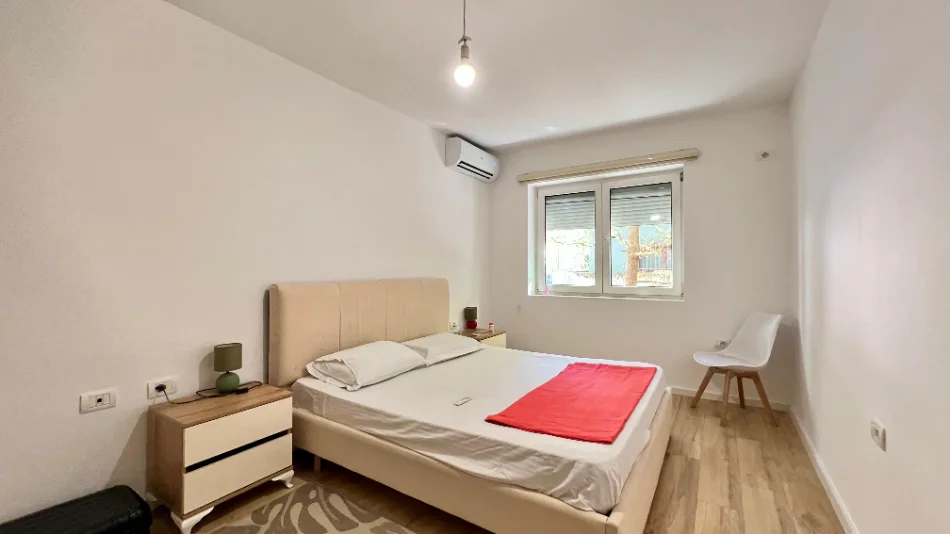 ME QERA: 2+1 📍Myslym Shyr (Prane Drejtoris se Policis) - 70,000 Leke/Muaj - Kati.1 - SP.80m² - E Rinovuar Totalisht - Akses shume i favorshem