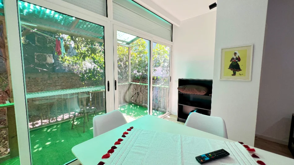 ME QERA: 2+1 📍Myslym Shyr (Prane Drejtoris se Policis) - 70,000 Leke/Muaj - Kati.1 - SP.80m² - E Rinovuar Totalisht - Akses shume i favorshem