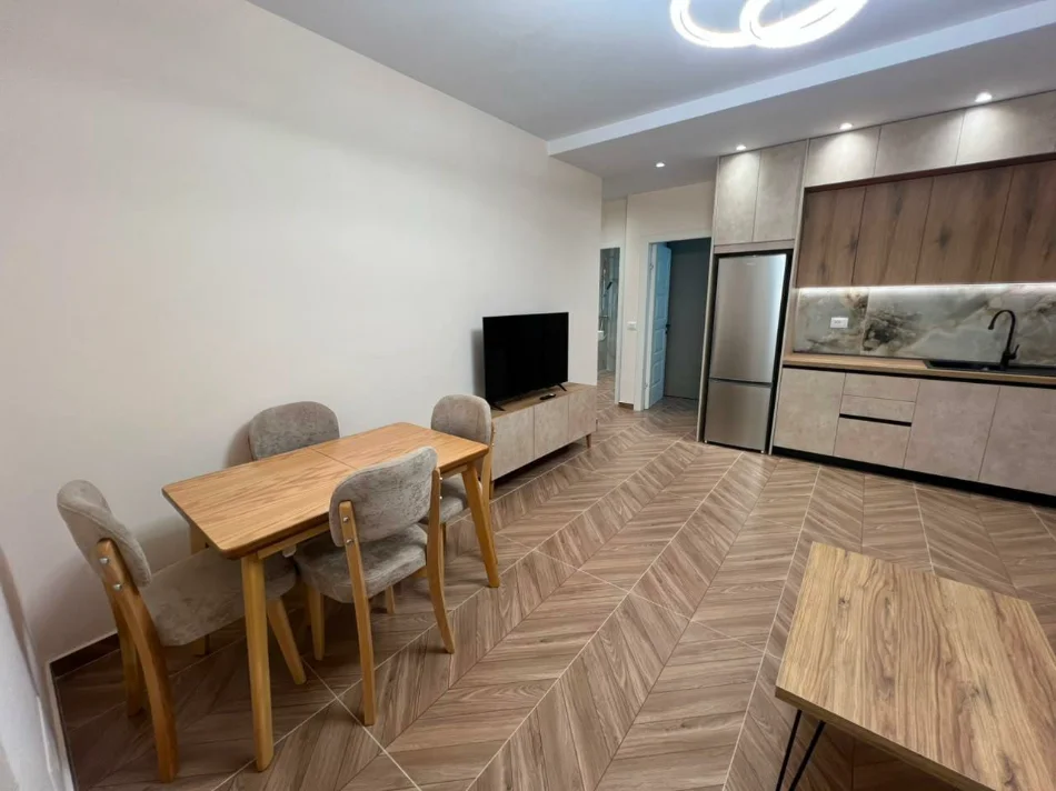 Tirane, jepet me qera apartament 2+1 Kati 1, 80 m² 500 € 