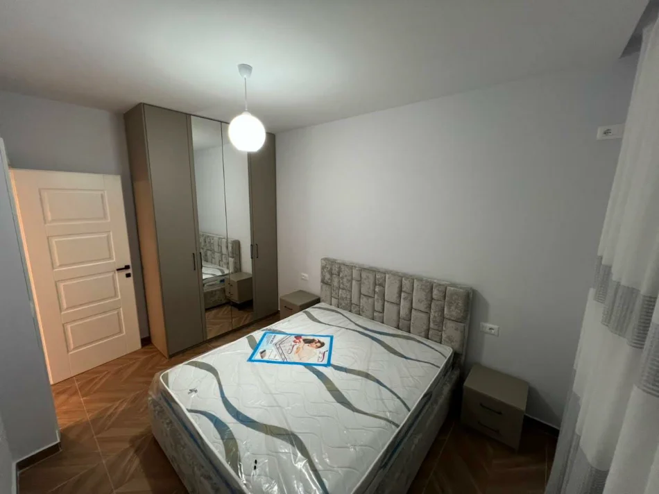 Tirane, jepet me qera apartament 2+1 Kati 1, 80 m² 500 € 