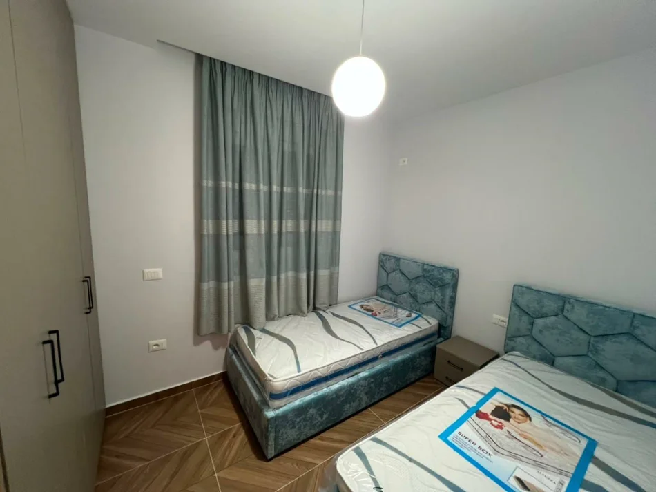 Tirane, jepet me qera apartament 2+1 Kati 1, 80 m² 500 € 