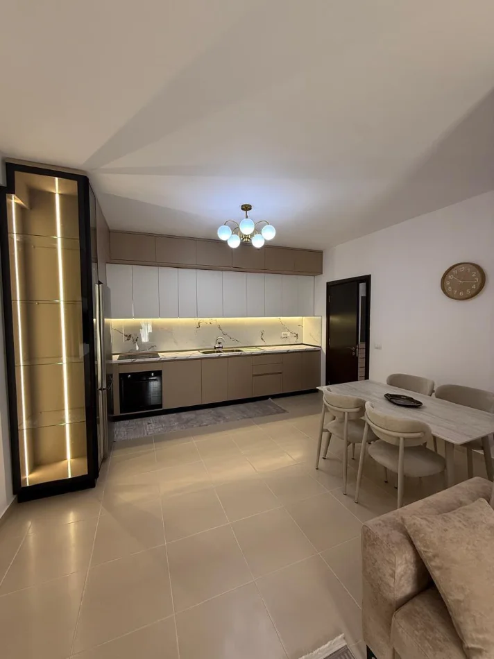 Tirane, jepet me qera 2+1 Kati 2, 85 m² 750 € (TREGU ELEKTRIK)