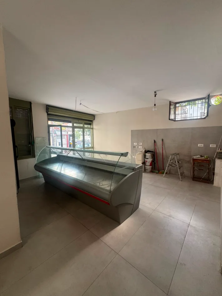 Tirane, jepet me qera ambjent biznesi Kati 0, 100 m² 1.300 € (Bulevardi Zogu I Pare)