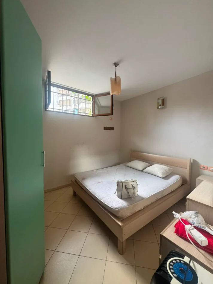 Tirane, jepet me qera ambjent biznesi Kati 0, 100 m² 1.300 € (Bulevardi Zogu I Pare)