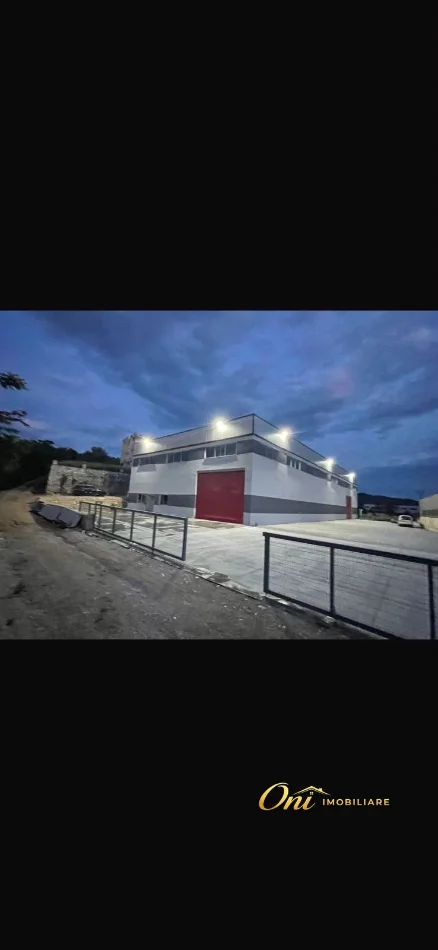 Tirane, jepet me qera ambjent biznesi Kati 0, 1.100 m² 4.000 € (VORE)