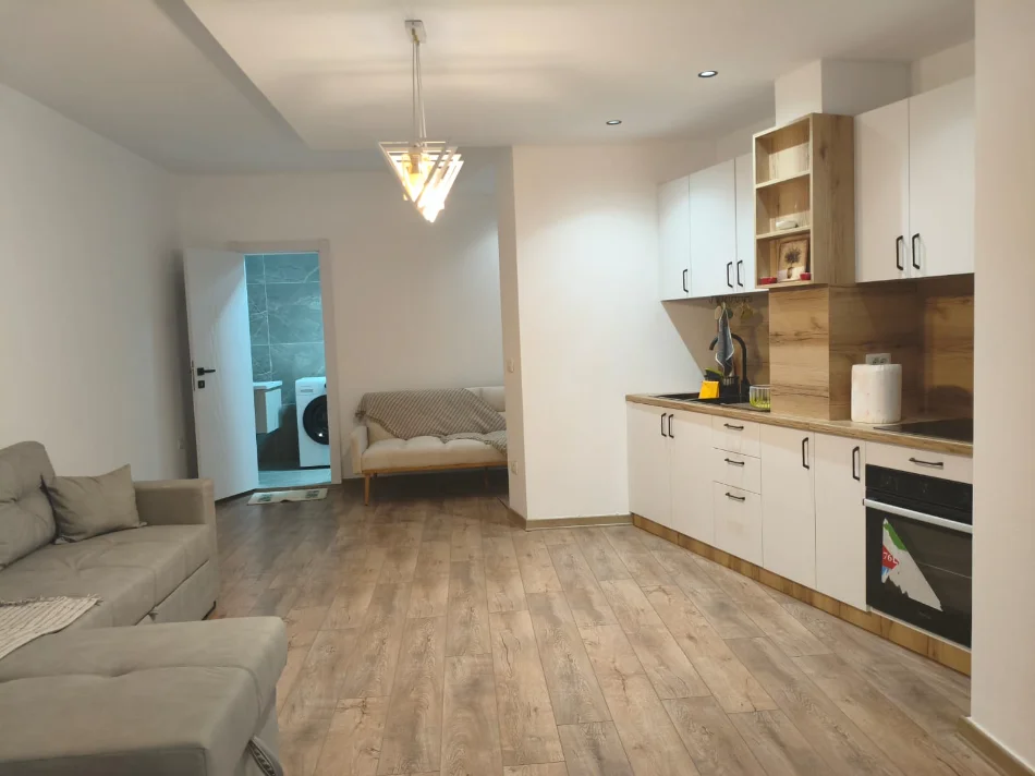 Tirane, jepet me qera apartament 1+1+Aneks+Ballkon , 60 m² 600 € (liqeni i thate)