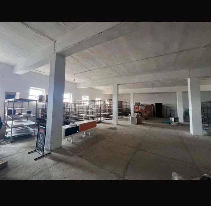 Tirane, jepet me qera magazine Kati 2, 828 m² 2.000 € (TUFINE)
