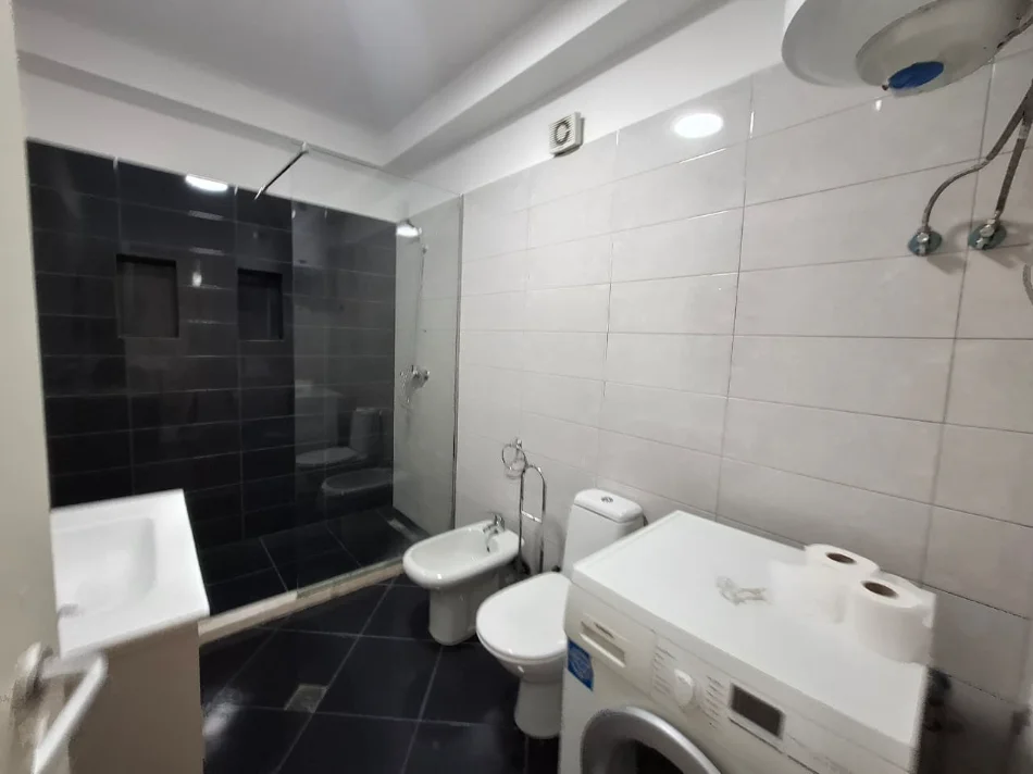 🏠ME QERA: 1+1 📍Qender (Fakulteti i Shkencave te Natyres) - 55,000 Leke/Muaj - Pallat i Ri - K.3 - Sp.75m² || 10 Min Larg Qendres🚀