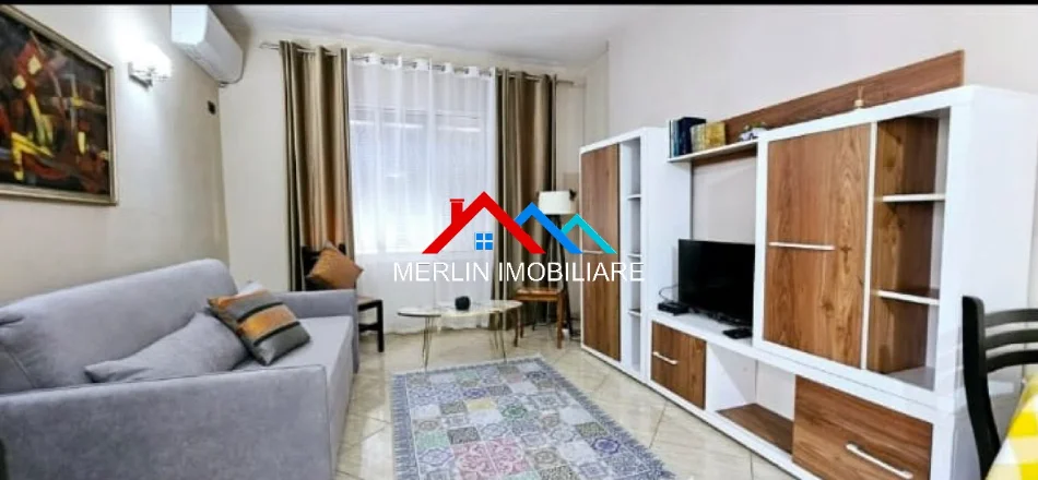 Tirane, jepet me qera apartament 1+1+Ballkon Kati 4, 75 m² 644 € (Rruga e Kavajes)