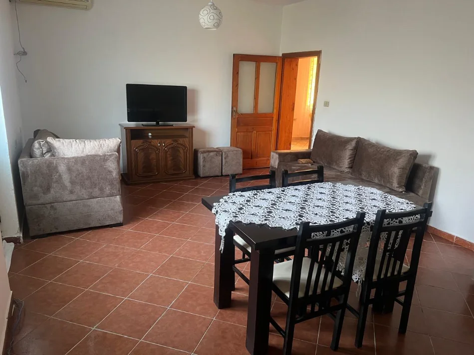 🏡 Jepet nje Hyrje  2+1📍 Në Ali Dem afer Mangalemit,  400 MIJE LEKE