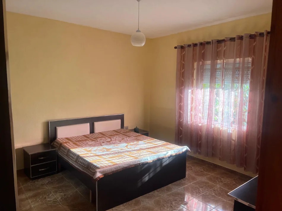🏡 Jepet nje Hyrje  2+1📍 Në Ali Dem afer Mangalemit,  400 MIJE LEKE