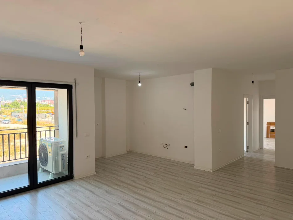 Tirane, jepet me qera apartament 2+1+Ballkon Kati 1, 105 m² 700 € (Bulevardi i Ri, Kompleksi Ndregjoni)