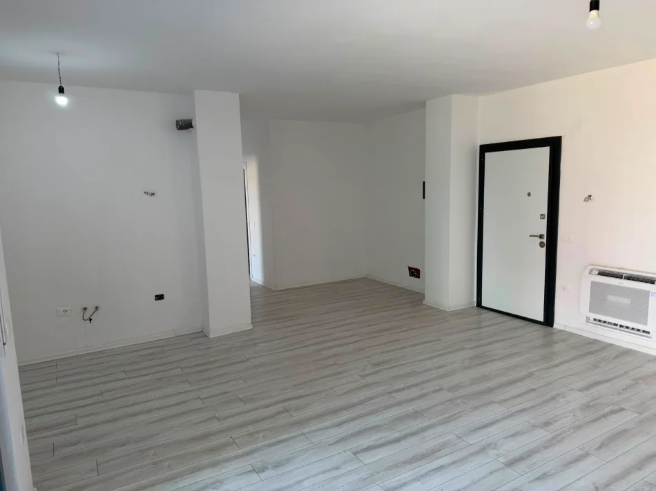 Tirane, jepet me qera apartament 2+1+Ballkon Kati 1, 105 m² 700 € (Bulevardi i Ri, Kompleksi Ndregjoni)
