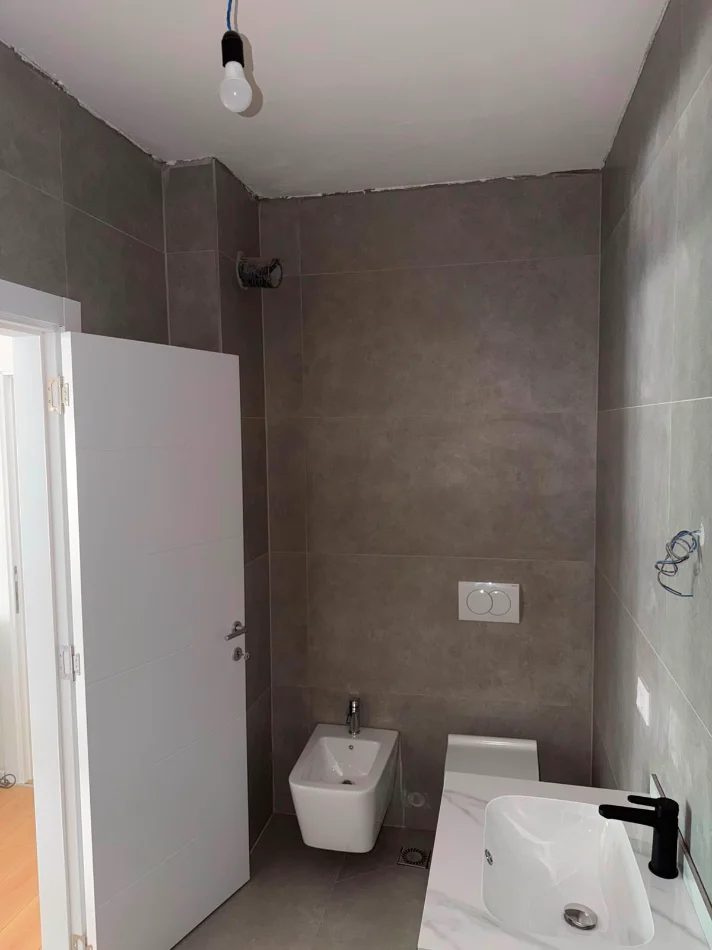 Tirane, jepet me qera zyre Kati 2, 122 m² 1.300 € (Bulevardi i Ri)