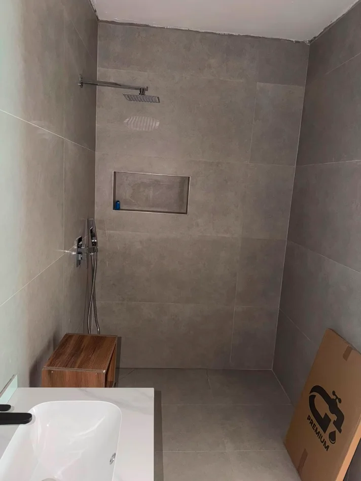 Tirane, jepet me qera zyre Kati 2, 122 m² 1.300 € (Bulevardi i Ri)