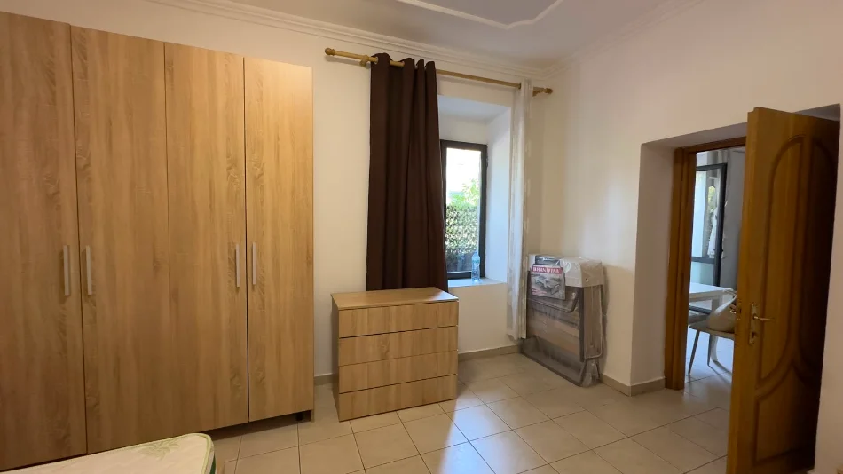 Tirane, jap me qera apartament 1+1 Kati 1, 74 m² 760 € (Shallvaret)