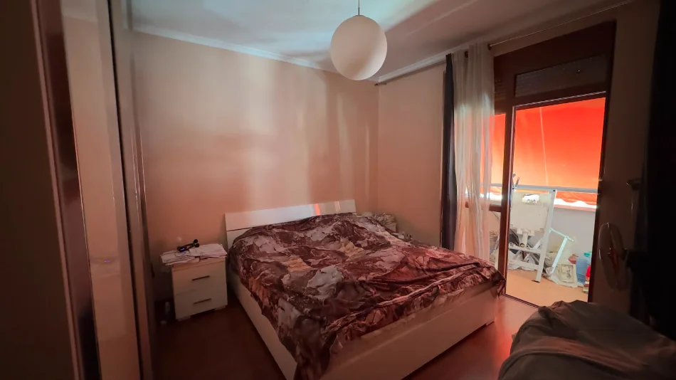 Tirane, jap me qera apartament 2+1+Ballkon Kati 8, 116 m² 900 € (Ish Ekspozita)