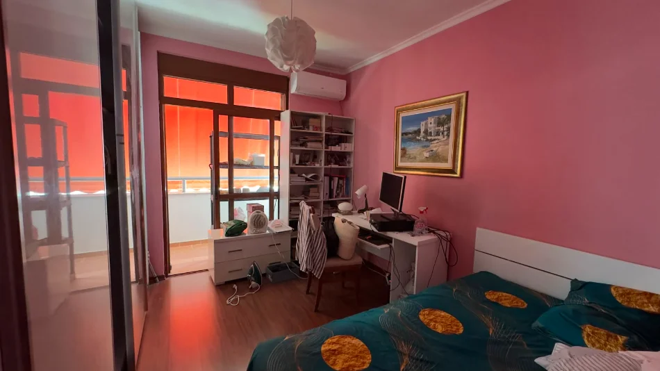 Tirane, jap me qera apartament 2+1+Ballkon Kati 8, 116 m² 900 € (Ish Ekspozita)
