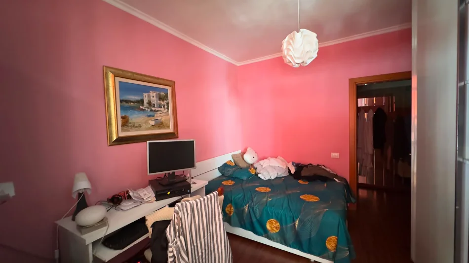 Tirane, jap me qera apartament 2+1+Ballkon Kati 8, 116 m² 900 € (Ish Ekspozita)