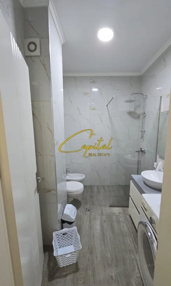 Tirane, jepet me qera apartament 1+1 Kati 2, 65 m² 550 € (SELVIA)