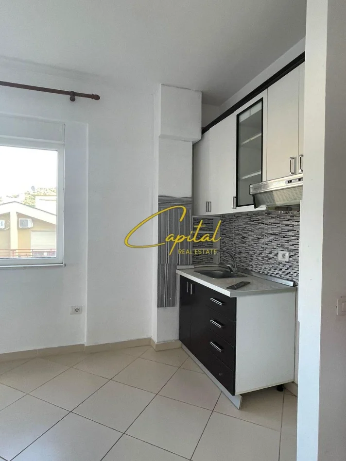 Tirane, jepet me qera apartament 1+1 Kati 4, 75 m² 400 € (LIQENI I THATE)