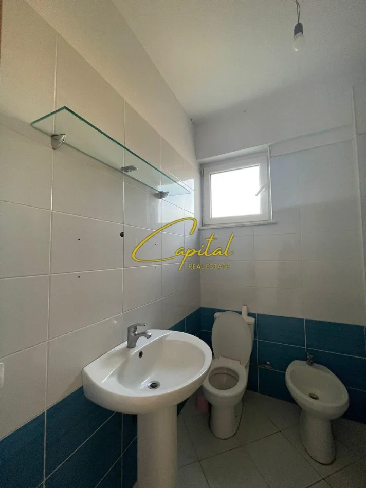 Tirane, jepet me qera apartament 1+1 Kati 4, 75 m² 400 € (LIQENI I THATE)