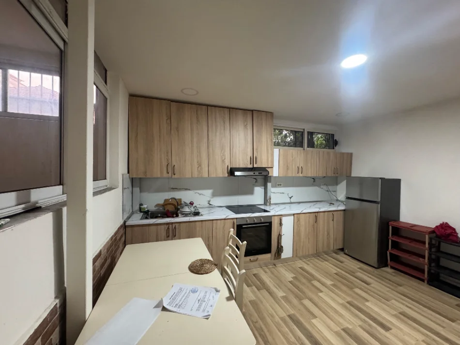 Tirane, jepet me qera apartament 2+1+Aneks+Ballkon Kati 1, 550 € (Vasil Shanto)