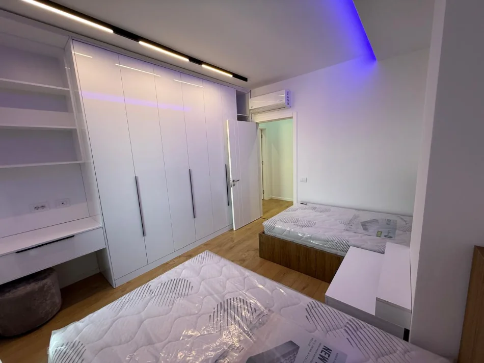 Disponojmë për Qera apartament të tipologjisë 2+1+2 pranë Bashkisë Kamëz. Empire72713