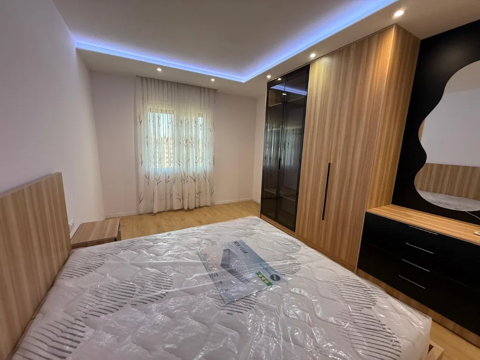 Disponojmë për Qera apartament të tipologjisë 2+1+2 pranë Bashkisë Kamëz. Empire72713