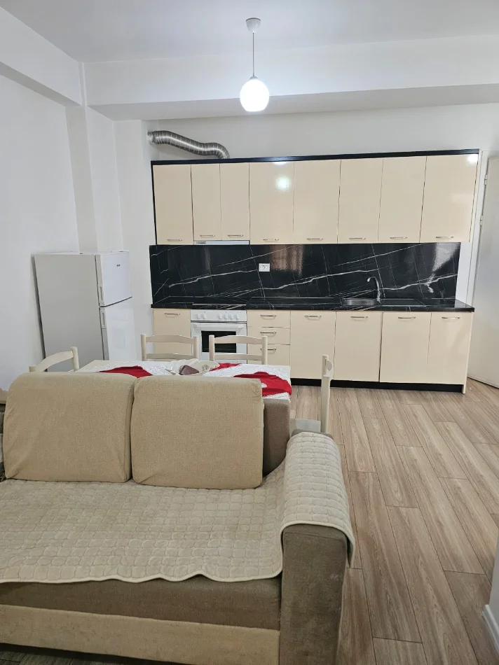 Tirane, jepet me qera apartament 2+1+Ballkon Kati 2, 75 m² 550 € (Ali Demi Kompleksi Mangalem)
