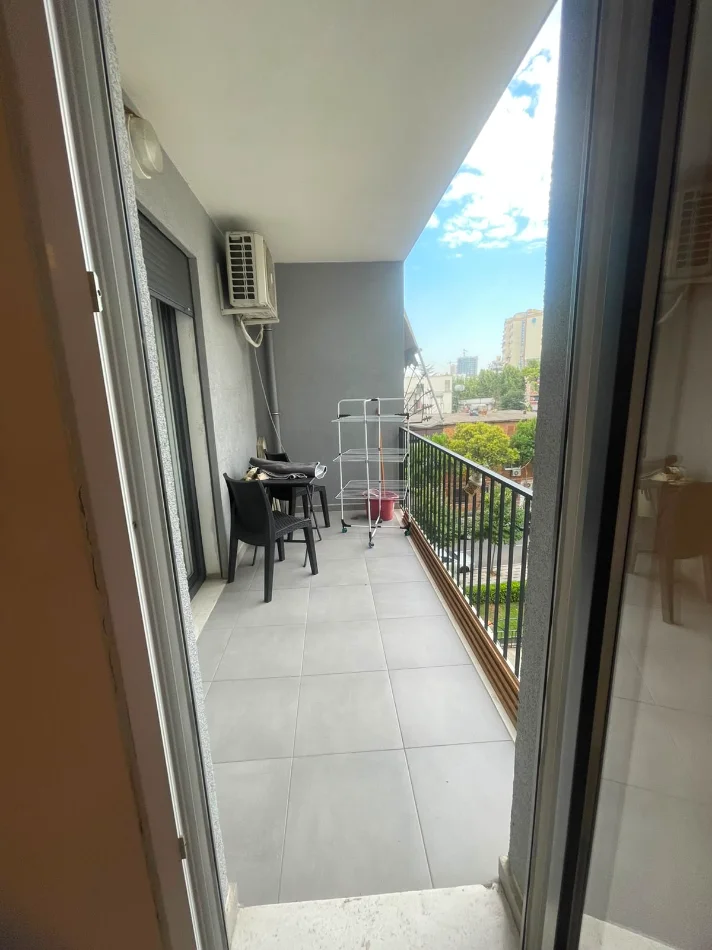 Tirane, jepet me qera apartament 1+1+Ballkon Kati 3, 70 m² 600 € (Stacioni i Trenit)