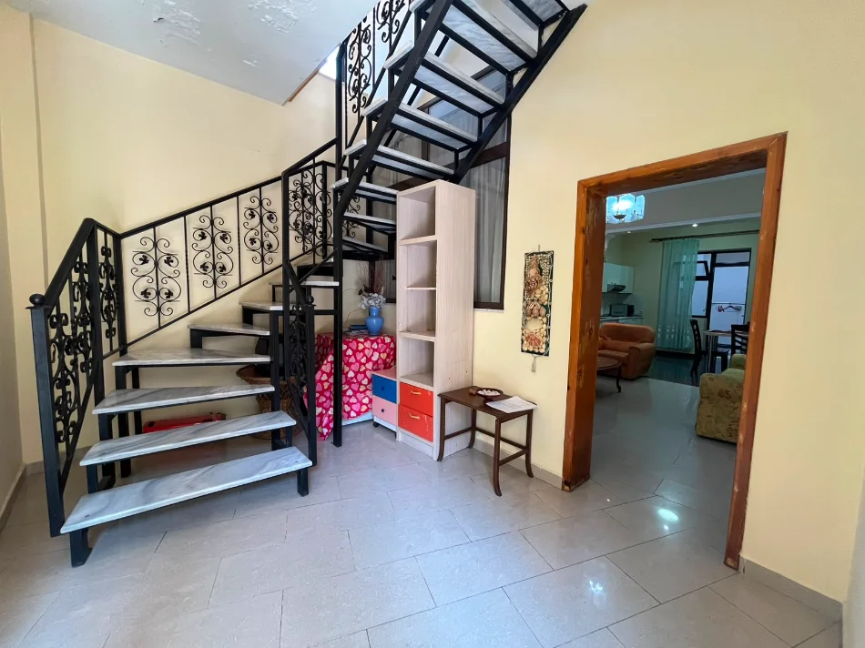 Tirane, jepet me qera apartament 1+1 , 82 m² 500 € (Rr. e Dibres, Perballe Shkolles 9-vj. Misto Mane)