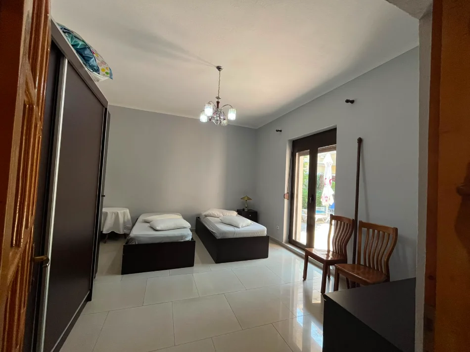 Tirane, jepet me qera apartament 1+1 , 82 m² 500 € (Rr. e Dibres, Perballe Shkolles 9-vj. Misto Mane)