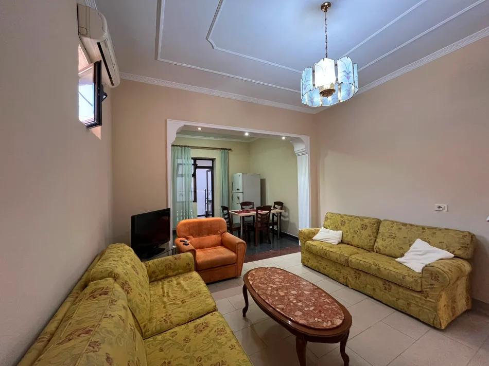 Tirane, jepet me qera apartament 1+1 , 82 m² 500 € (Rr. e Dibres, Perballe Shkolles 9-vj. Misto Mane)