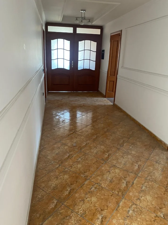 Tirane, jepet me qera apartament 3+1+Aneks+Ballkon Kati 2, 600 € (rruga 5 maji)