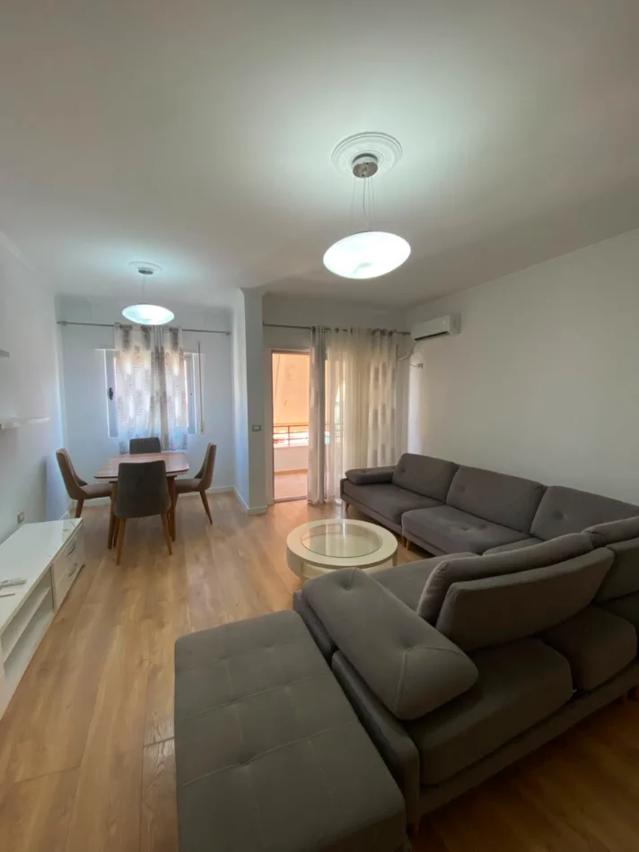 Tirane, jepet me qera apartament 2+1+Aneks+Ballkon , 800 € (liqeni i thate)