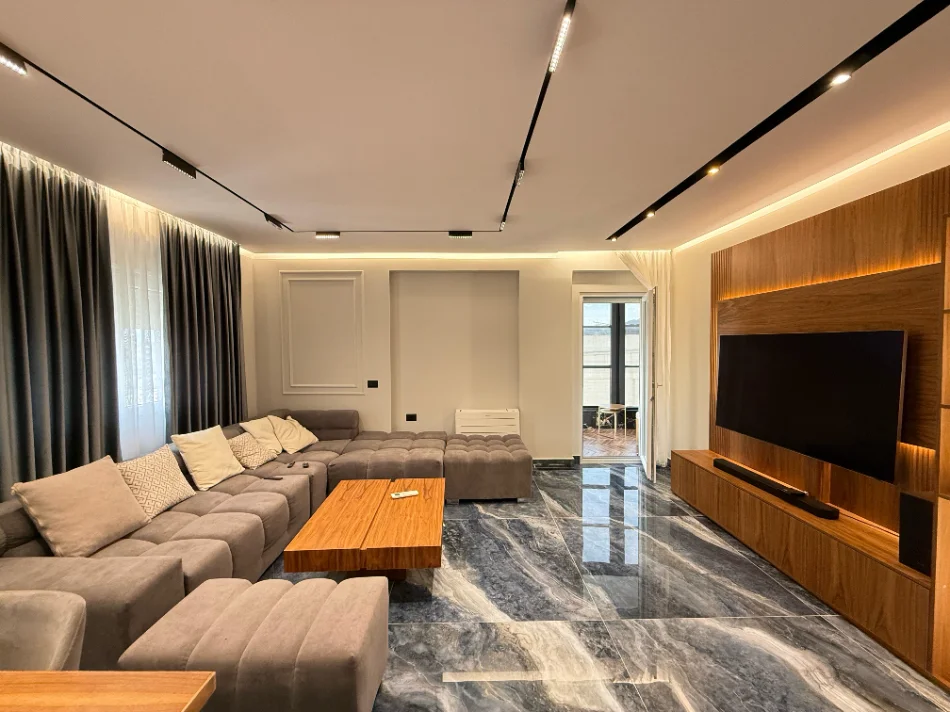 Tirane, jepet me qera apartament 2+1+Ballkon Kati 3, 120 m² 1.500 € (Kopshti Botanik)