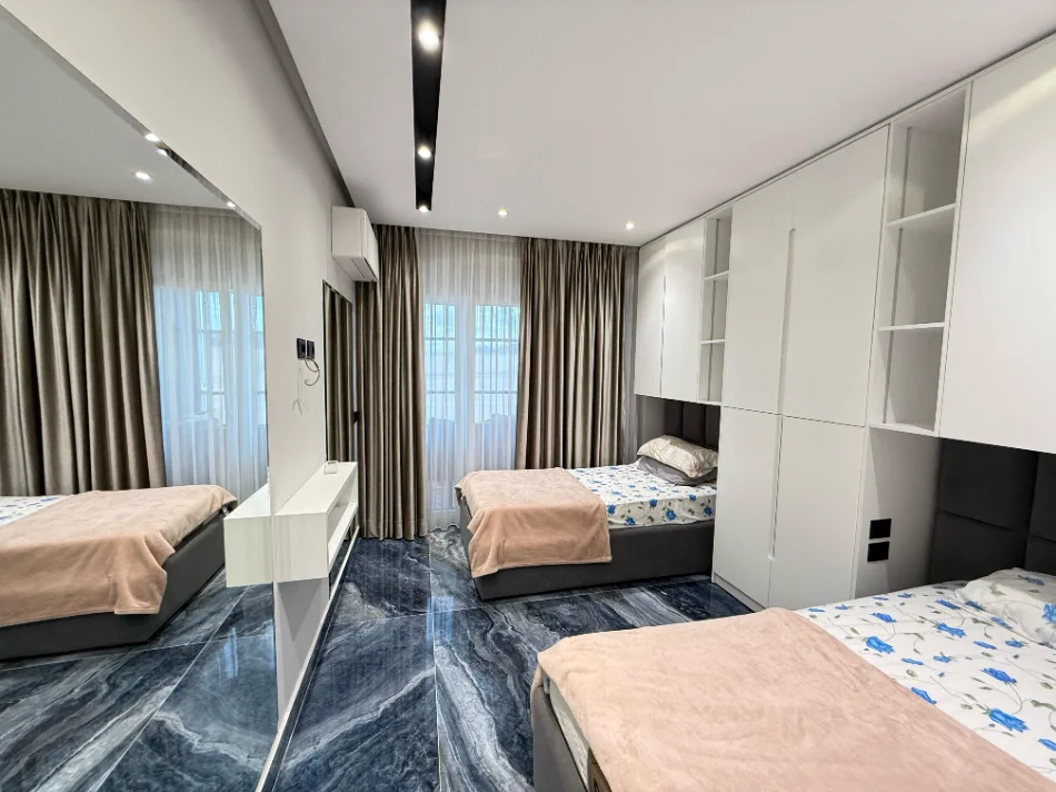 Tirane, jepet me qera apartament 2+1+Ballkon Kati 3, 120 m² 1.500 € (Kopshti Botanik)