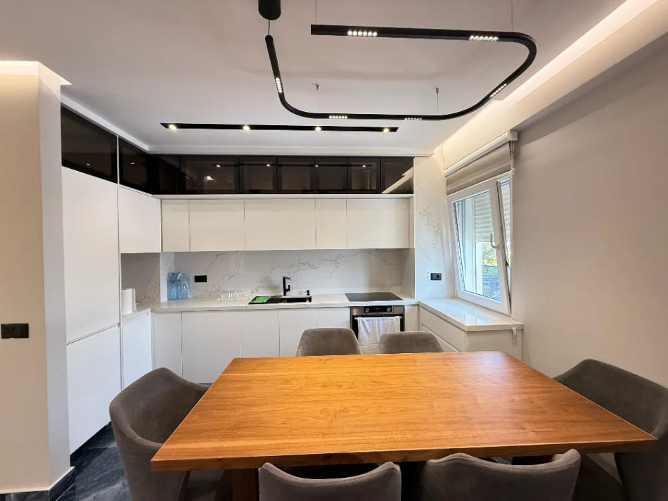 Tirane, jepet me qera apartament 2+1+Ballkon Kati 3, 120 m² 1.500 € (Kopshti Botanik)