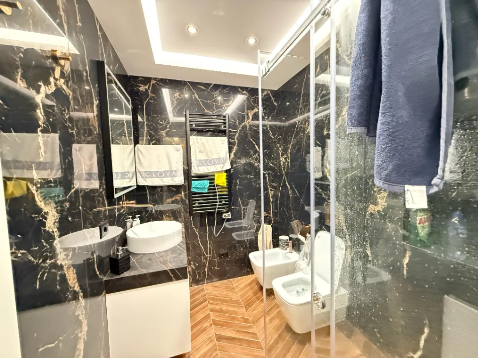 Tirane, jepet me qera apartament 2+1+Ballkon Kati 3, 120 m² 1.500 € (Kopshti Botanik)