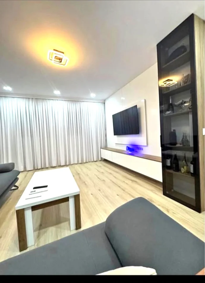 🏡 APARTAMENT 2+1 ME QERA – ALI DEMI, TIRANË ,500 €