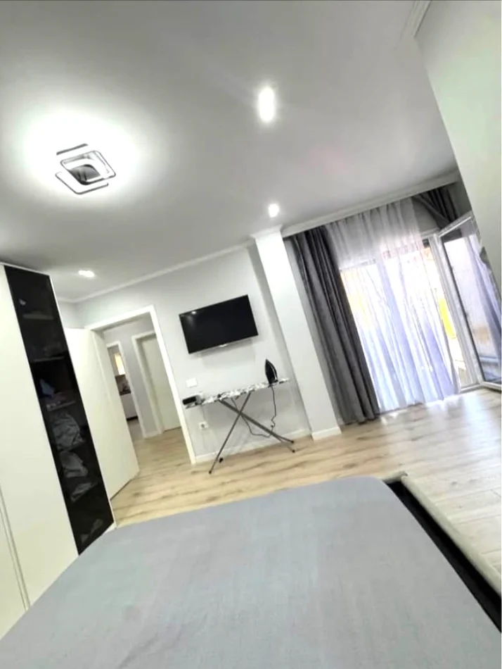 🏡 APARTAMENT 2+1 ME QERA – ALI DEMI, TIRANË ,500 €