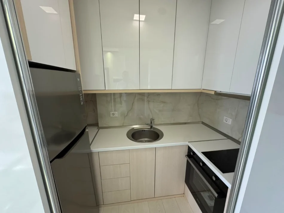 Tirane, jepet me qera garsonier Studio Kati 7, (sheshi willson)