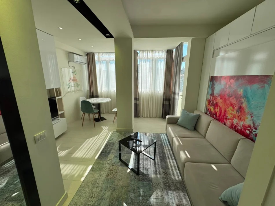 Tirane, jepet me qera garsonier Studio Kati 7, (sheshi willson)